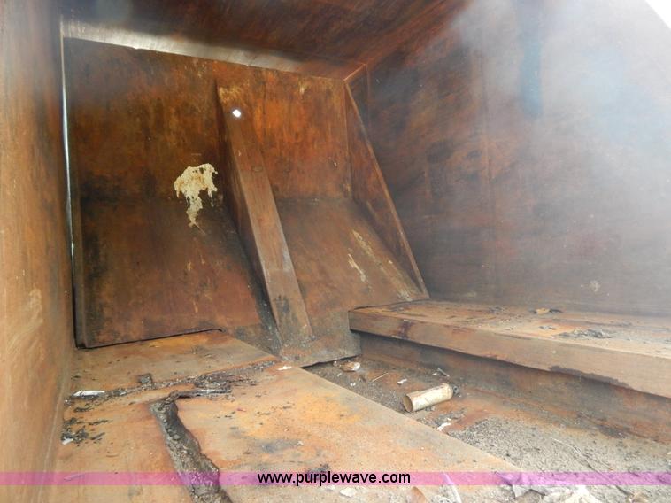 image for item G3266 1989 Ford L8000 refuse truck