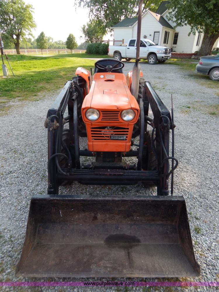 image for item G3269 Kubota L185DT MFWD tractor