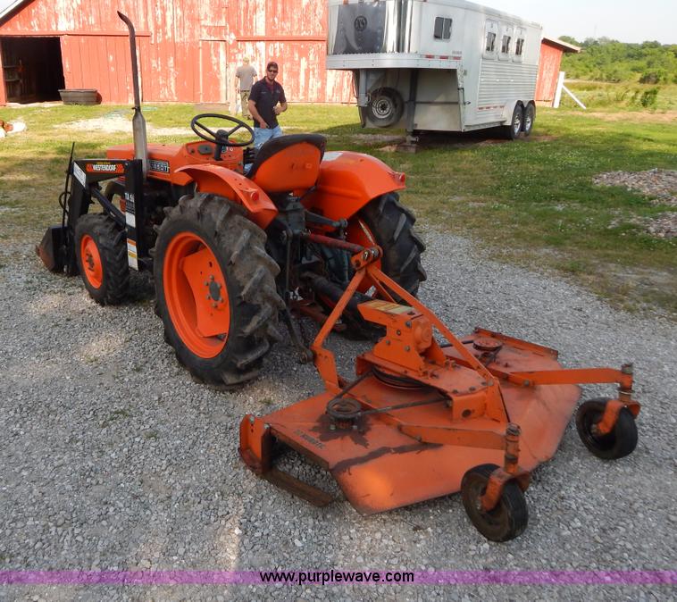 image for item G3269 Kubota L185DT MFWD tractor