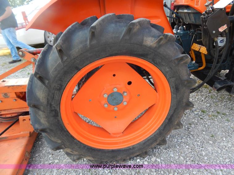 image for item G3269 Kubota L185DT MFWD tractor