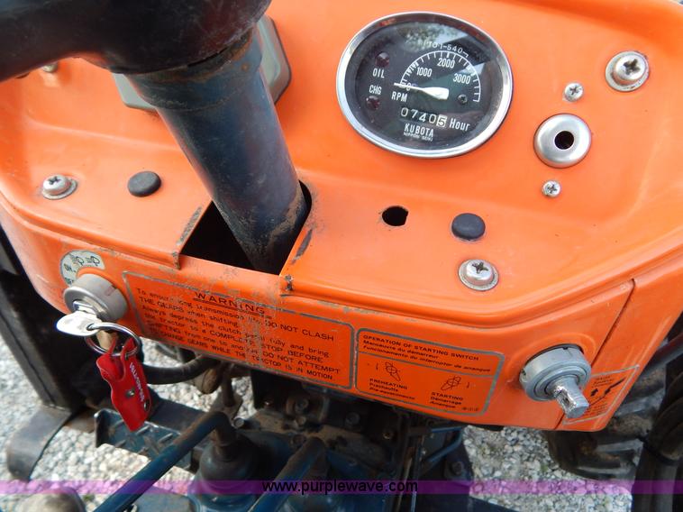 image for item G3269 Kubota L185DT MFWD tractor