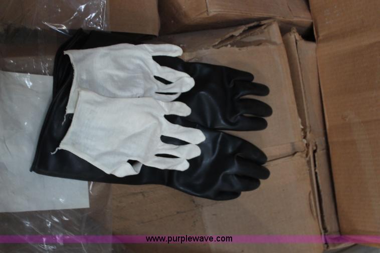 image for item G5007 Approximately 900 chemical protective gloves