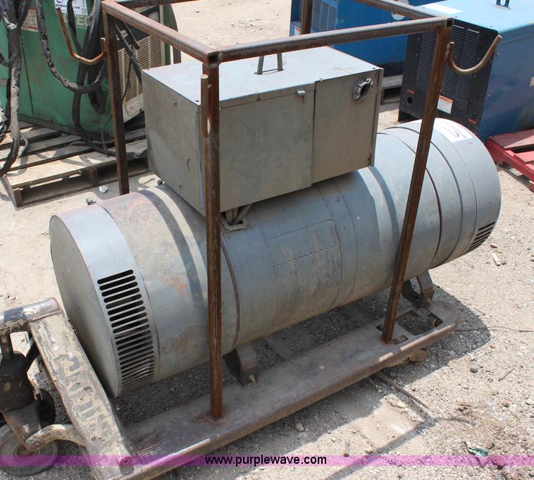 image for item G5025 Lincoln SAE600 welder