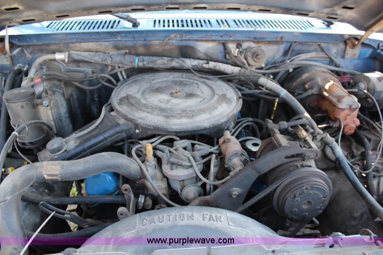 image for item G5069 1985 Ford F250 flatbed pickup truck