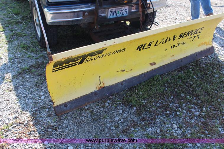 image for item G5069 1985 Ford F250 flatbed pickup truck