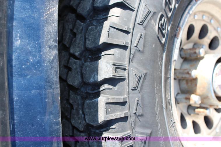 image for item G5069 1985 Ford F250 flatbed pickup truck