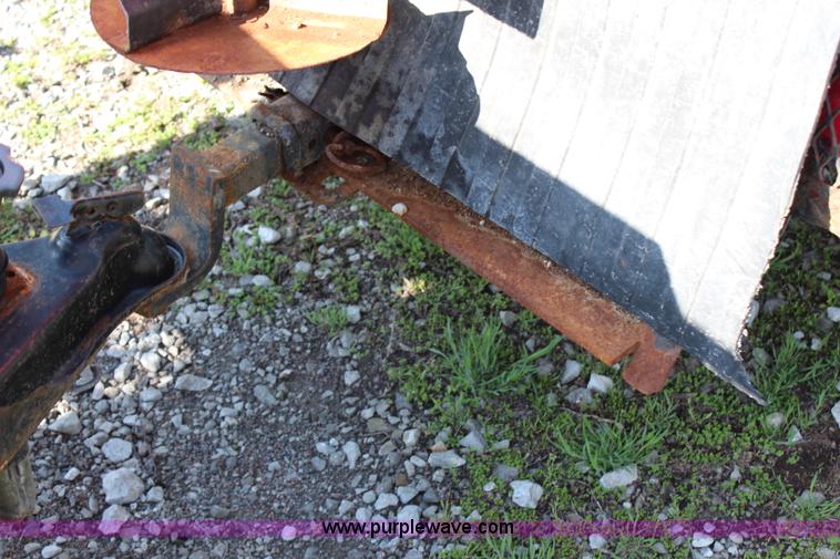 image for item G5069 1985 Ford F250 flatbed pickup truck