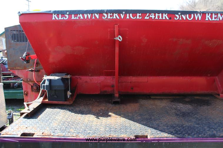 image for item G5069 1985 Ford F250 flatbed pickup truck