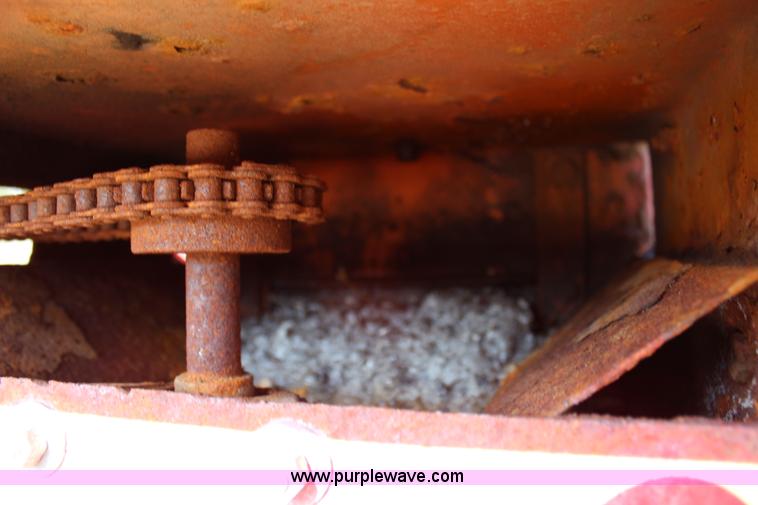 image for item G5069 1985 Ford F250 flatbed pickup truck