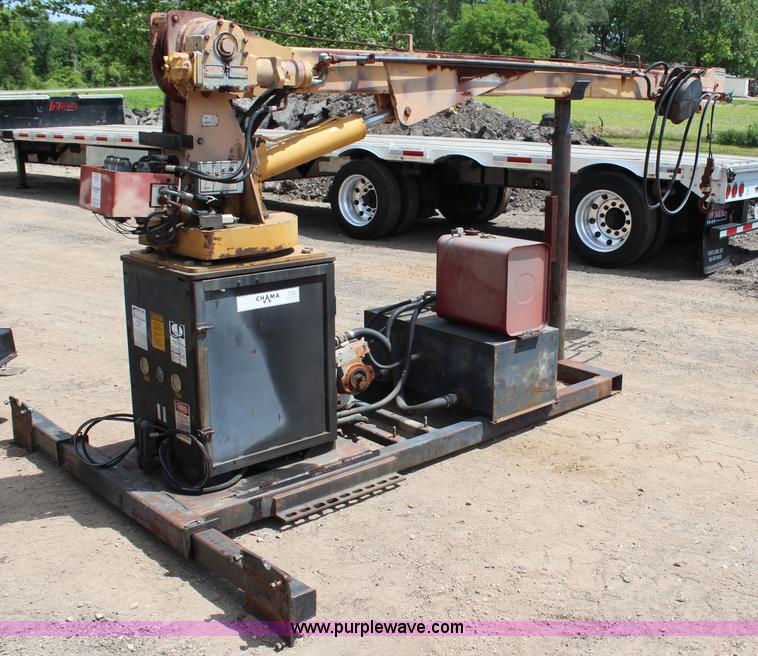 image for item G5119 Chama TM324 crane with frame