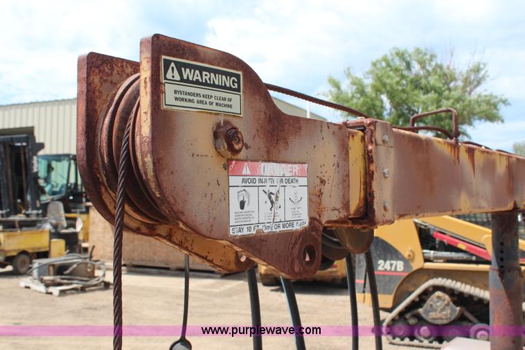 image for item G5119 Chama TM324 crane with frame