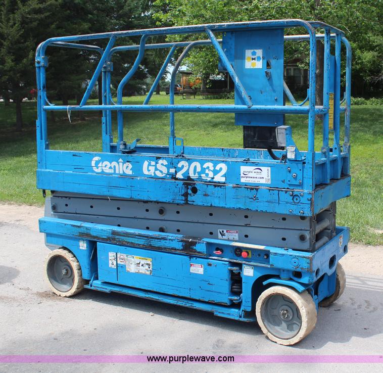 image for item G5120 1999 Genie GS2032 electric scissor lift