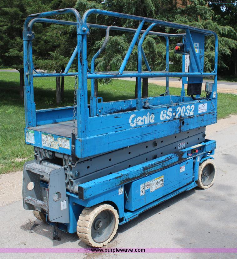 image for item G5120 1999 Genie GS2032 electric scissor lift