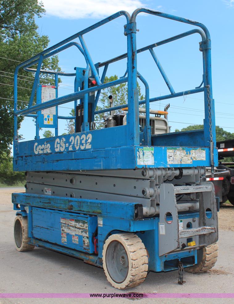 image for item G5120 1999 Genie GS2032 electric scissor lift