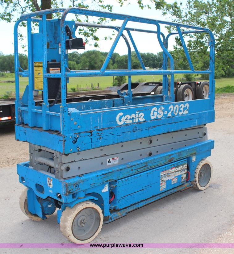 image for item G5120 1999 Genie GS2032 electric scissor lift