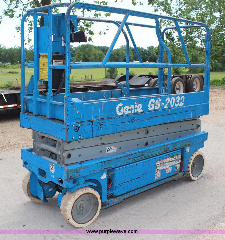 image for item G5120 1999 Genie GS2032 electric scissor lift