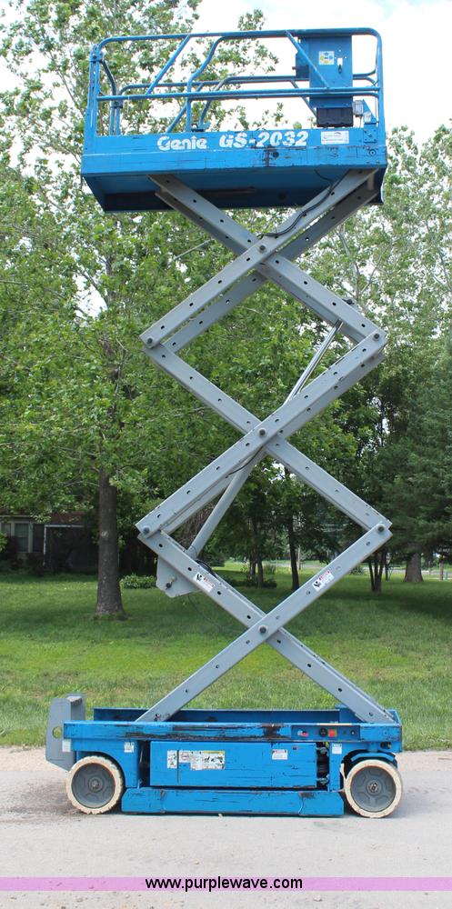 image for item G5120 1999 Genie GS2032 electric scissor lift