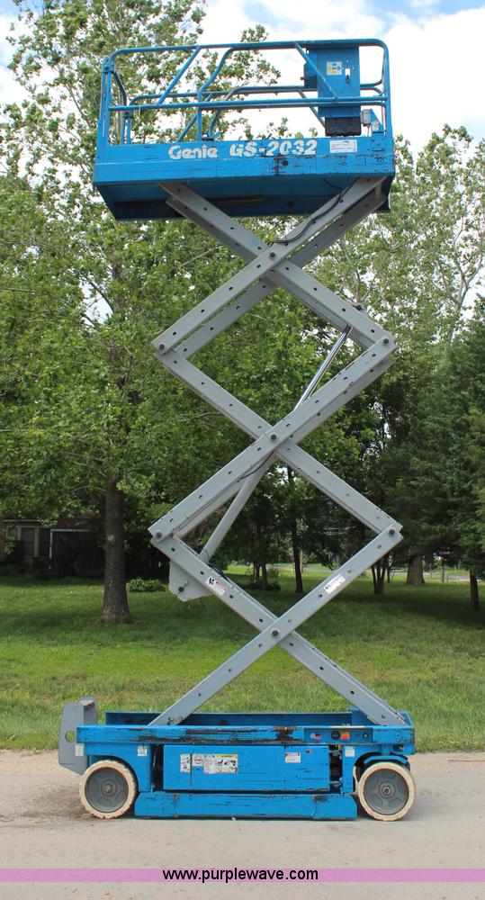 image for item G5120 1999 Genie GS2032 electric scissor lift