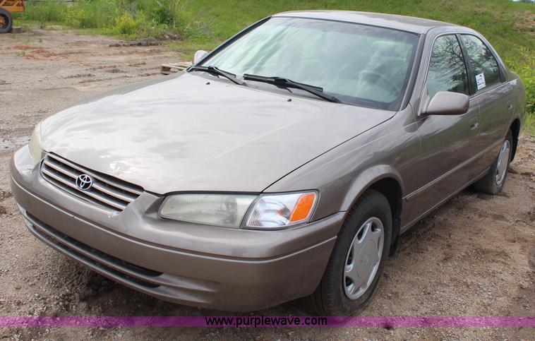 image for item G5172 1999 Toyota Camry LE