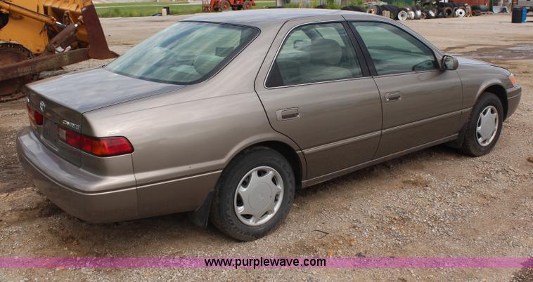 image for item G5172 1999 Toyota Camry LE