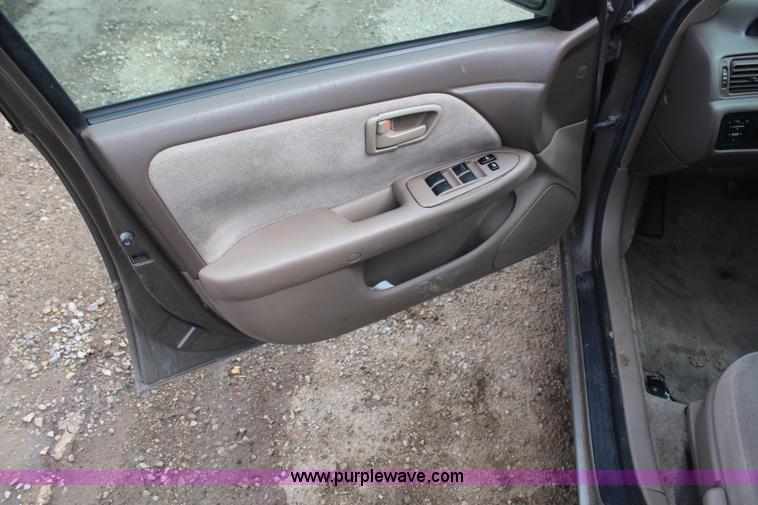 image for item G5172 1999 Toyota Camry LE