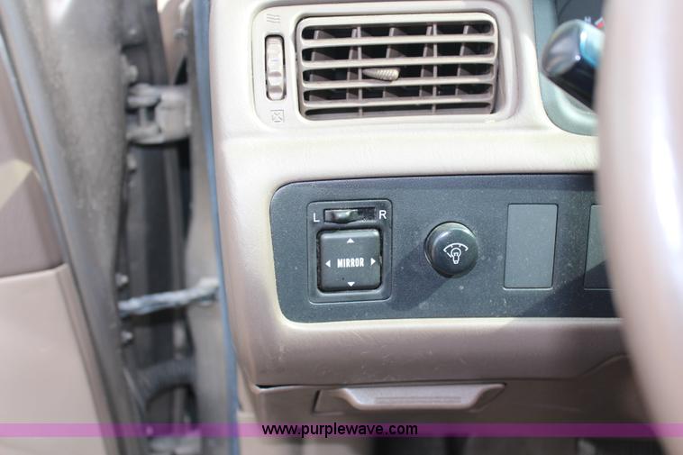 image for item G5172 1999 Toyota Camry LE