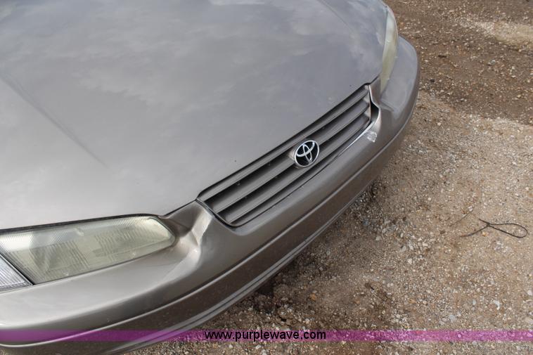 image for item G5172 1999 Toyota Camry LE