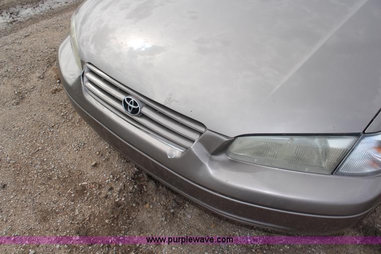 image for item G5172 1999 Toyota Camry LE