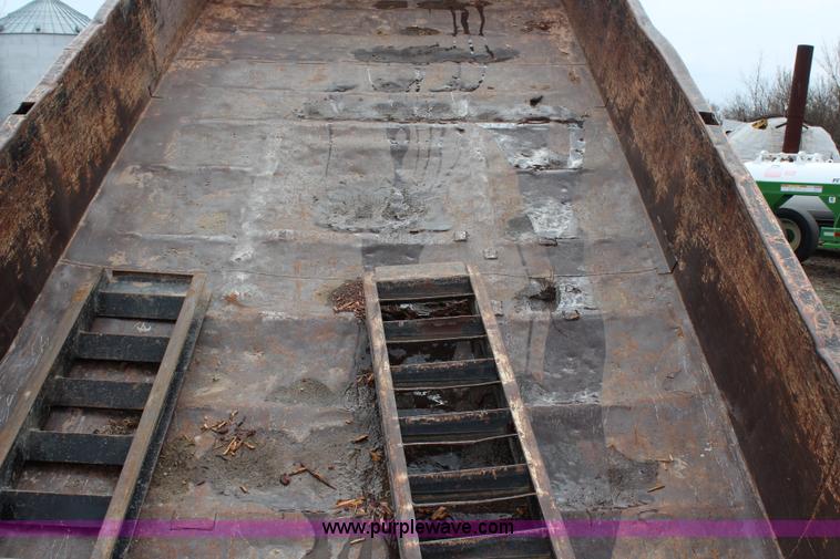 image for item G5439 2002 Felling dump trailer