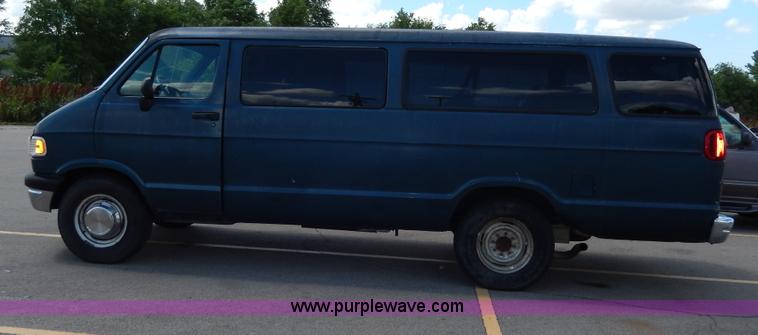 image for item H3059 1997 Dodge Ram Wagon B3500 van