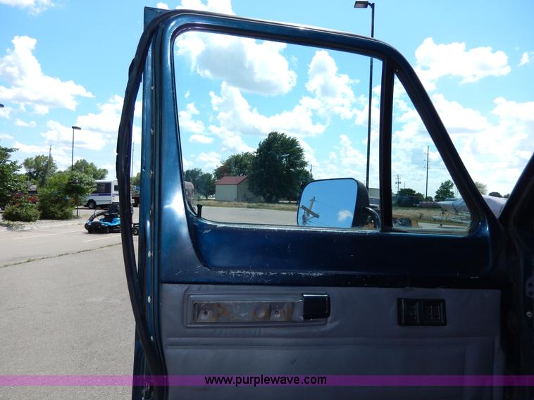 image for item H3059 1997 Dodge Ram Wagon B3500 van