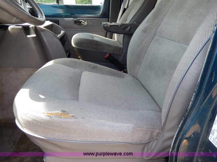 image for item H3059 1997 Dodge Ram Wagon B3500 van