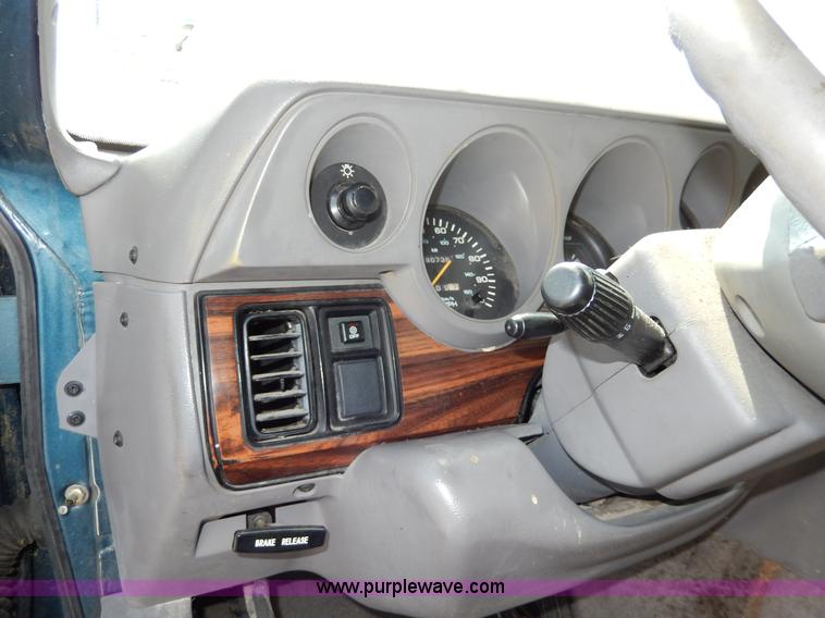 image for item H3059 1997 Dodge Ram Wagon B3500 van