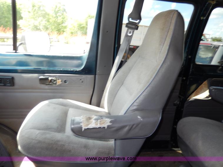 image for item H3059 1997 Dodge Ram Wagon B3500 van