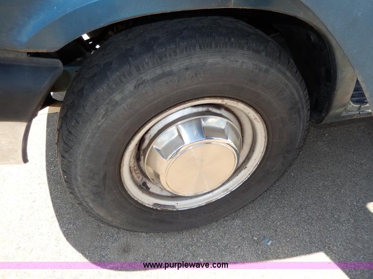 image for item H3059 1997 Dodge Ram Wagon B3500 van