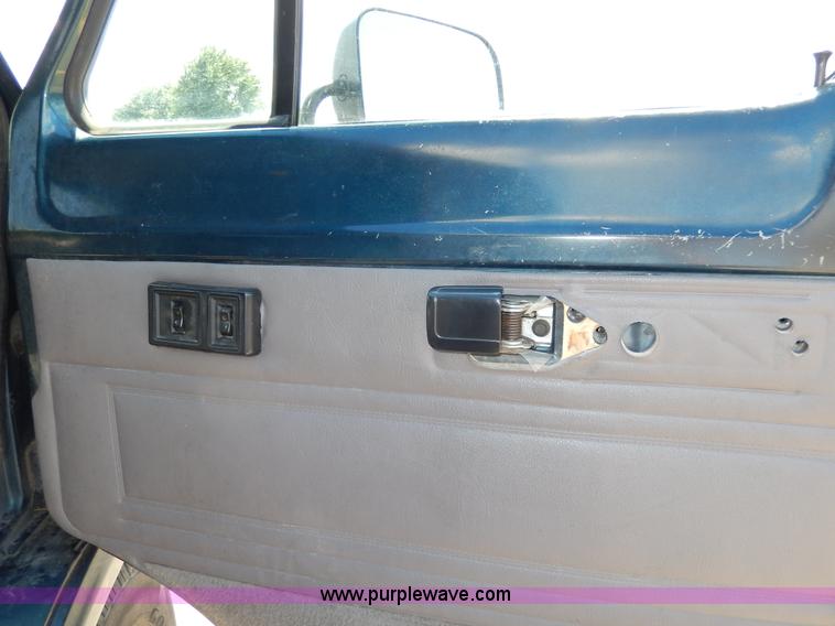 image for item H3059 1997 Dodge Ram Wagon B3500 van