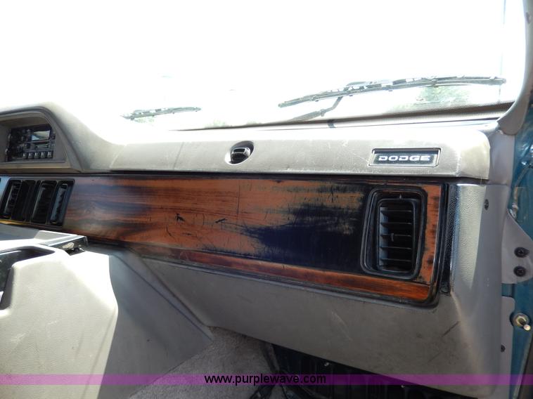 image for item H3059 1997 Dodge Ram Wagon B3500 van