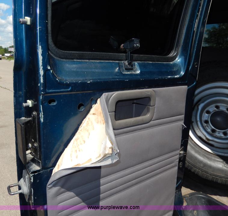 image for item H3059 1997 Dodge Ram Wagon B3500 van