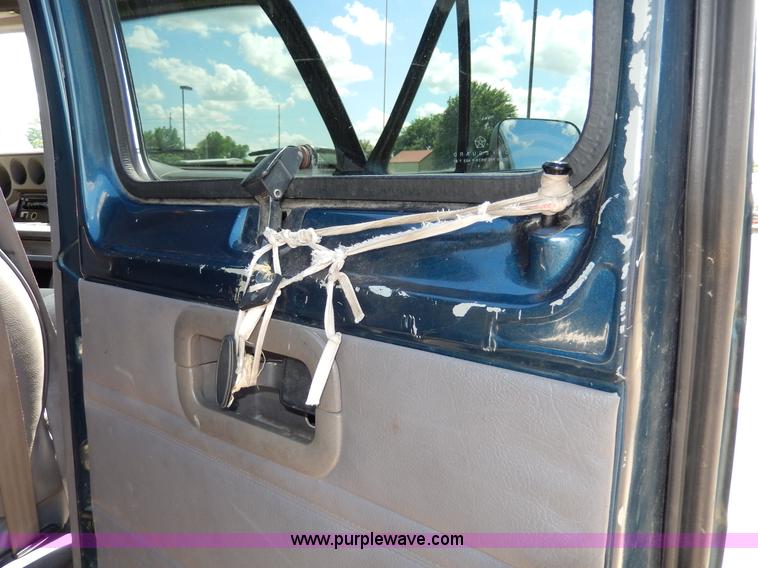 image for item H3059 1997 Dodge Ram Wagon B3500 van