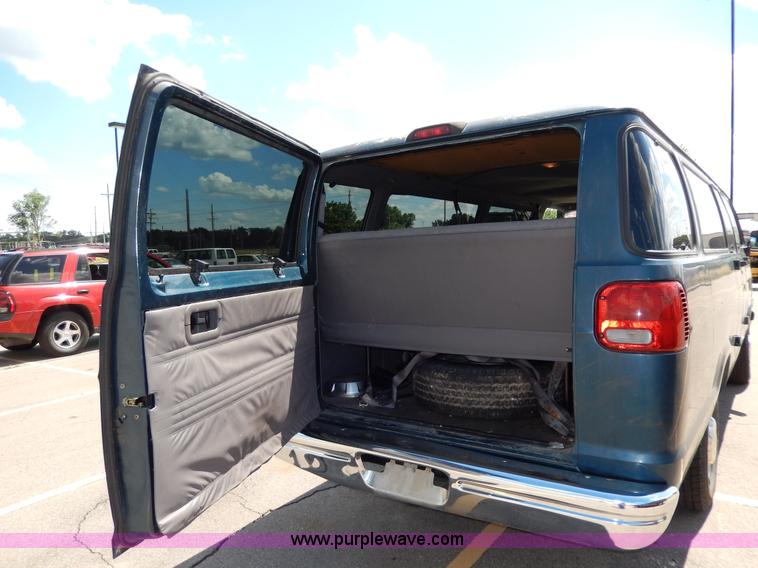 image for item H3059 1997 Dodge Ram Wagon B3500 van