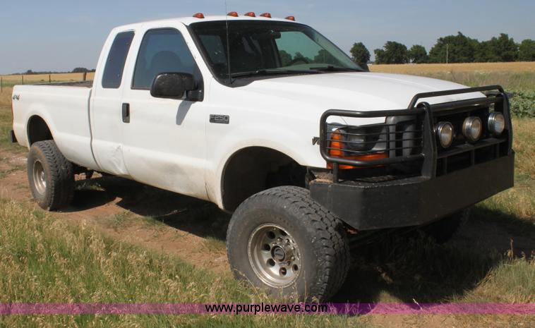 image for item H7421 2000 Ford F250 XL SuperCab pickup truck