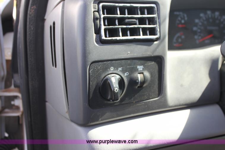 image for item H7421 2000 Ford F250 XL SuperCab pickup truck