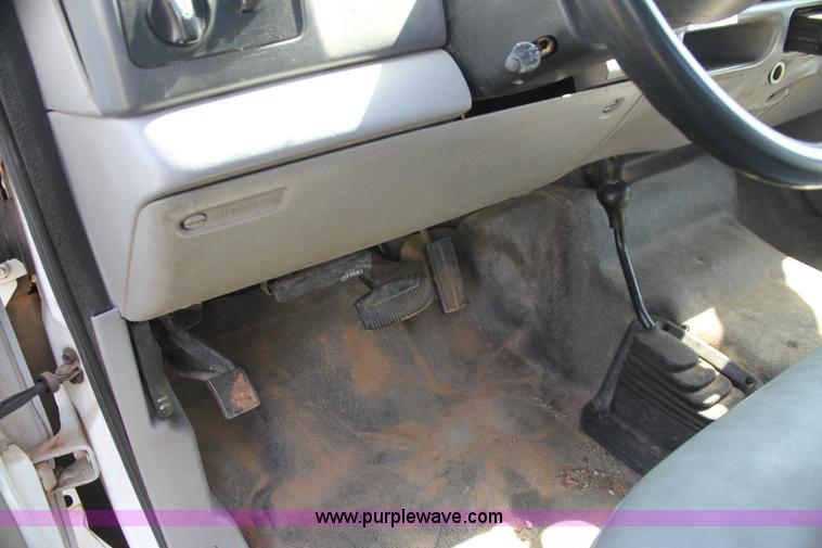 image for item H7421 2000 Ford F250 XL SuperCab pickup truck