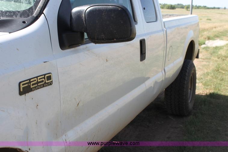 image for item H7421 2000 Ford F250 XL SuperCab pickup truck