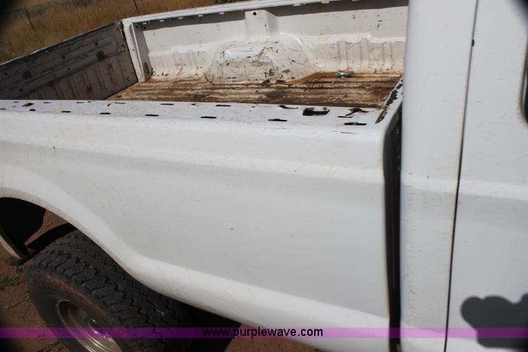 image for item H7421 2000 Ford F250 XL SuperCab pickup truck