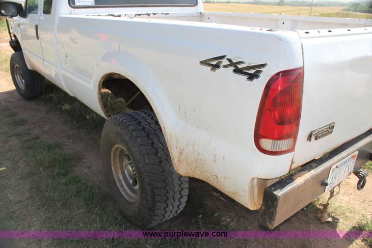 image for item H7421 2000 Ford F250 XL SuperCab pickup truck