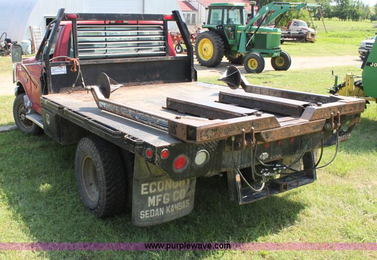 image for item H7473 1994 Ford F350 XL flatbed pickup truck