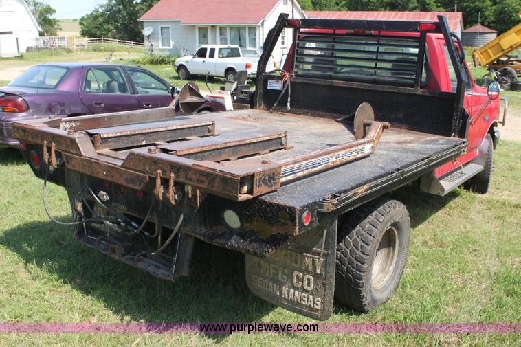 image for item H7473 1994 Ford F350 XL flatbed pickup truck