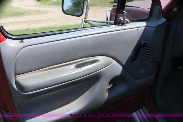 image for item H7473 1994 Ford F350 XL flatbed pickup truck