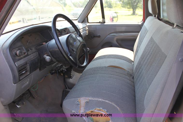 image for item H7473 1994 Ford F350 XL flatbed pickup truck